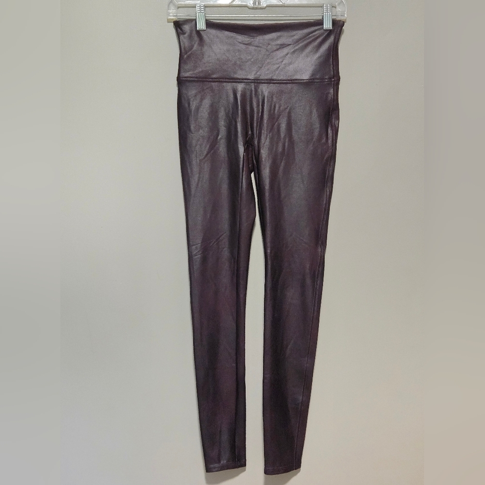 Faux leather leggings in Deep Purple